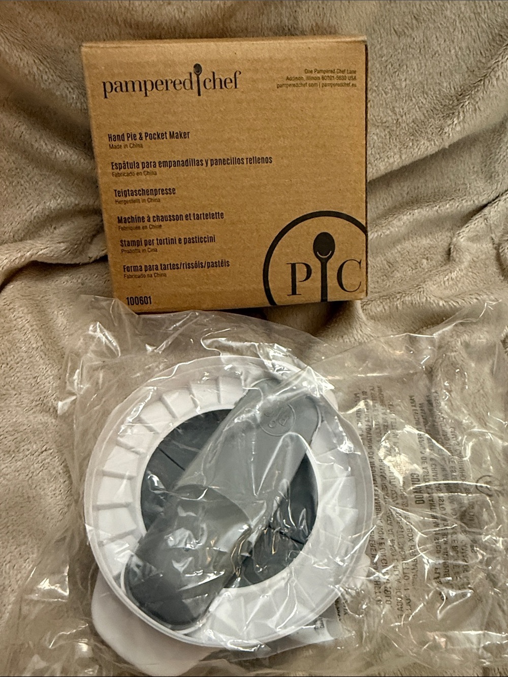 Pampered Chef White and Gray Hand Pie & Pocket Maker